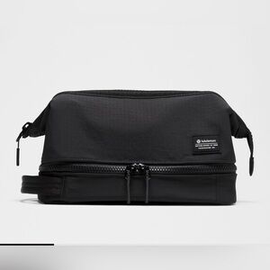lululemon athletica dual-compartment toiletry bag